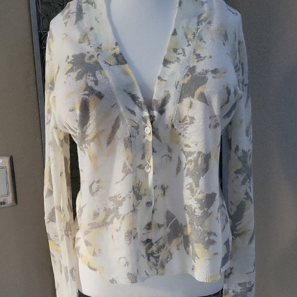 NIC+ZOE Lightweight L/S V-Neck Button-up Linen Blend Cardi - Picture 2 of 7